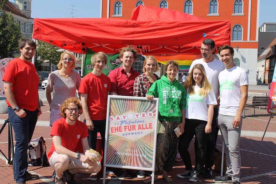 Gemeinsamer Infostand zur Eheöffnung von Grüner Jugend und Jusos
