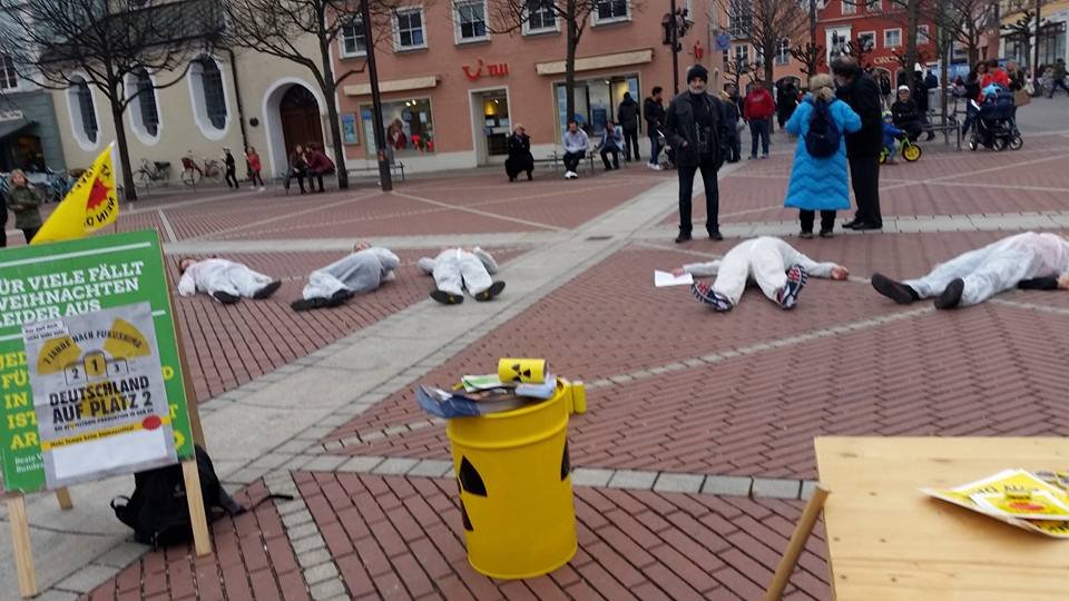 Flashmob zum Jahrestag der Atomkatastrophe Fukushima in Erding