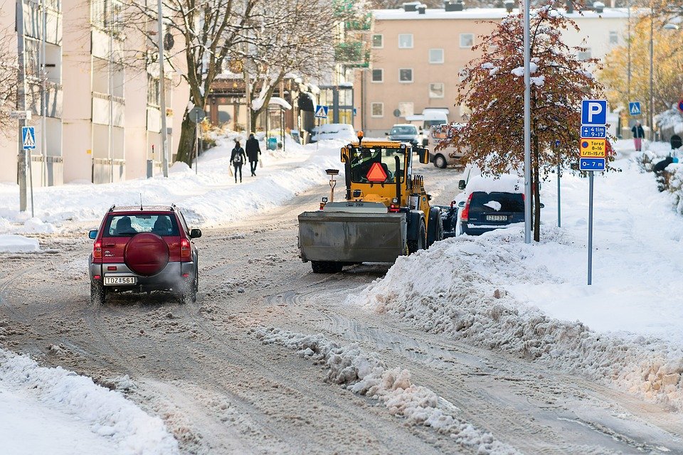 Schneeräumen auf Nebenstraßen