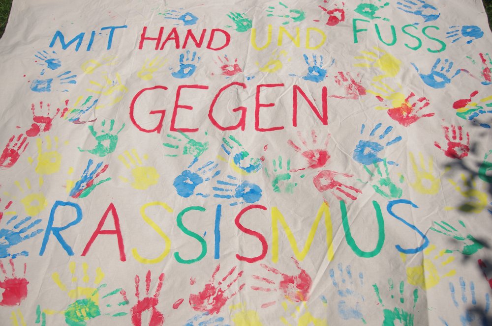 Mit Hand und Fuß gegen Rassismus