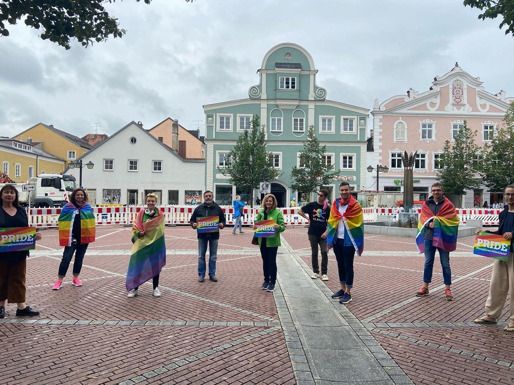 "jung.queer.glücklich"-Aktion zum Christopher Street Day