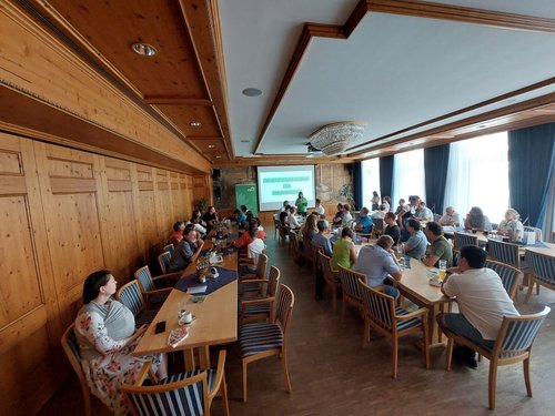 Volles Haus beim Frühschoppen zum GEG